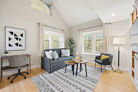 Near Downtown Newmarket | Pet-Friendly | Parking