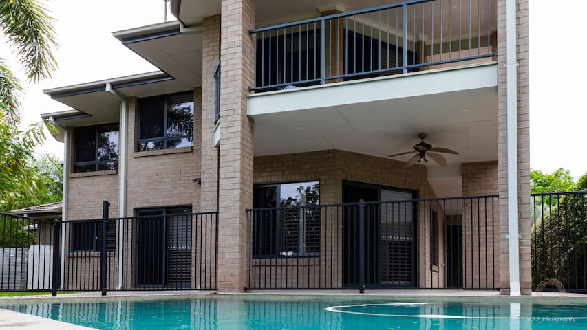 The Cascade- Breathtaking lakeside retreat gallery image 2