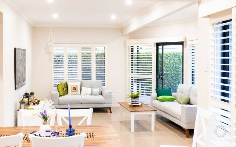 The Cascade- Breathtaking lakeside retreat gallery image 4