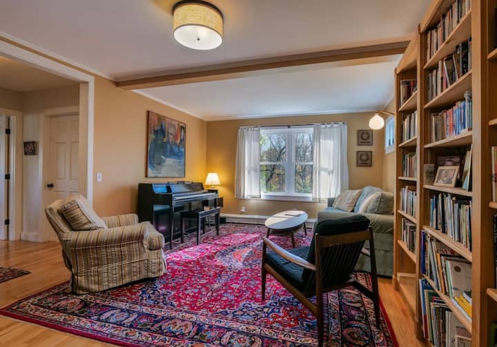 Spacious Farmhouse & Mnt Views - Bar Harbor, ME