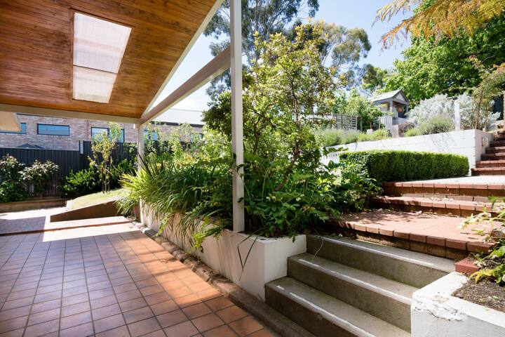 1 booking, 2 houses, 6 beds, 3 baths! gallery image 4