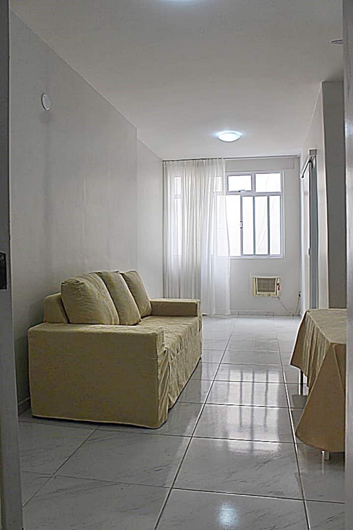 Entrada a los 2 dormitorios con aire acondicionado y suite.