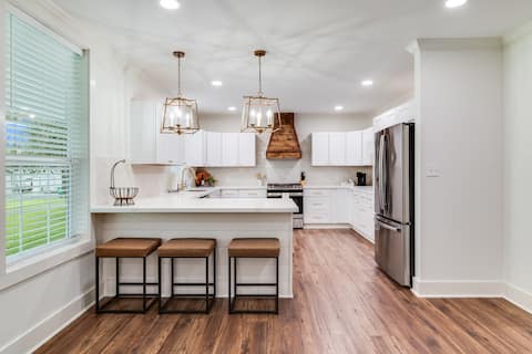 Central spacious 4br w/2 kings