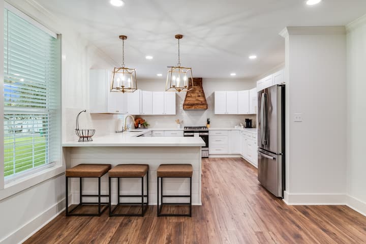 Central spacious 4br w/2 kings