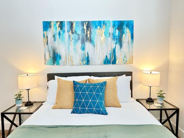 Bright 2 Bed/2 Bath w/Views Walk to the Beach DTSM