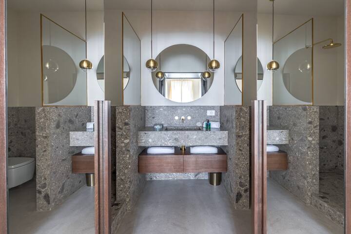 Galileo’s Garden at Ponte Vecchio gallery image 5