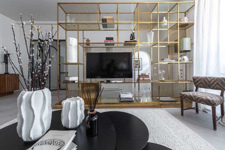 Galileo’s Garden at Ponte Vecchio gallery image 2