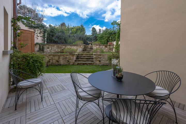 Galileo’s Garden at Ponte Vecchio gallery image 3