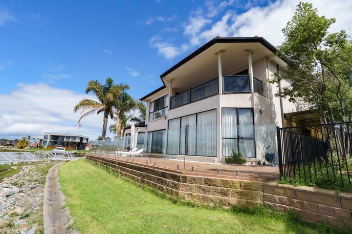 Lakefront Views Gateway gallery image 3