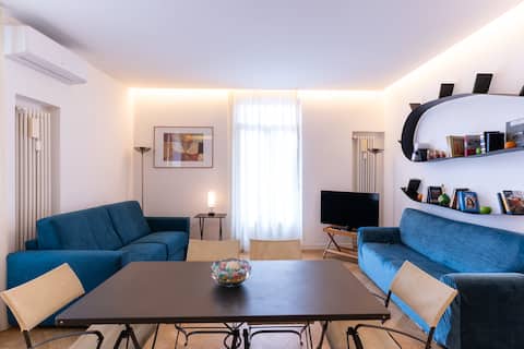 Popular Airbnb listing: VeronaVera Anfiteatro - Arena, Elegance, and Relaxation in Verona