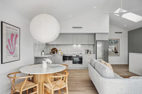 Amuse-Bouche - Brand New Apartment by River & Sea