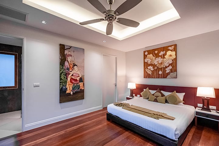 חדר עם חדר רחצה פרטי