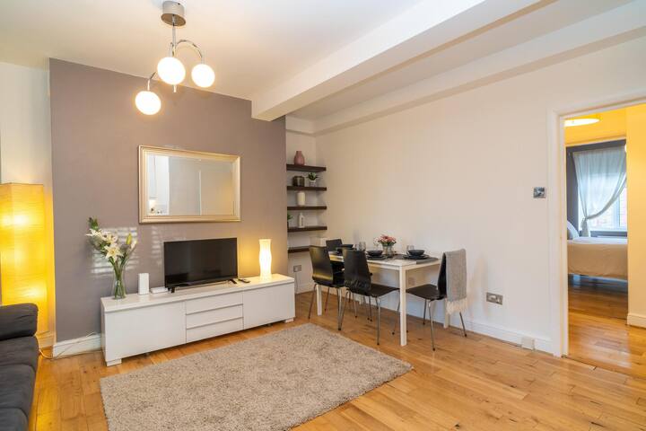 Location! 2 bed/2bath – Pro Host gallery image 2