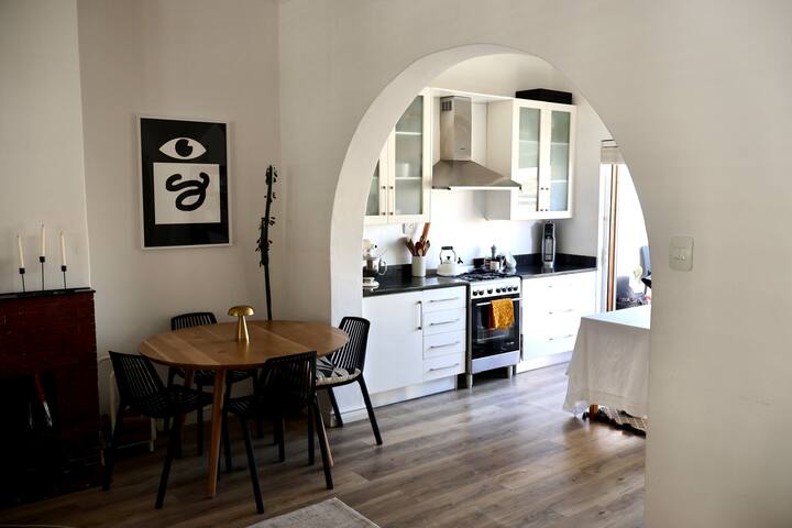 Charming 2 bedroom house in quiet street