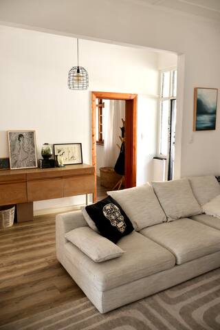 Charming 2 bedroom house in quiet street gallery image 4