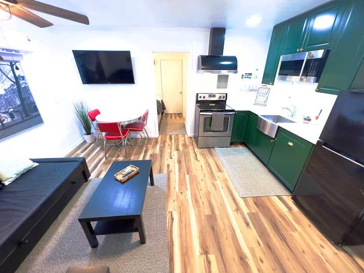 Private Cabin Cal King & Kitchen - Jacksonville, FL