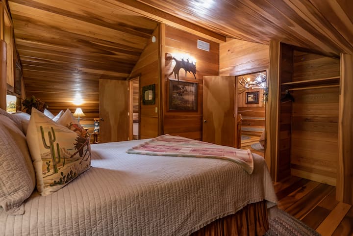 Chumba cha kulala cha 2 cha Upper Level Queen 