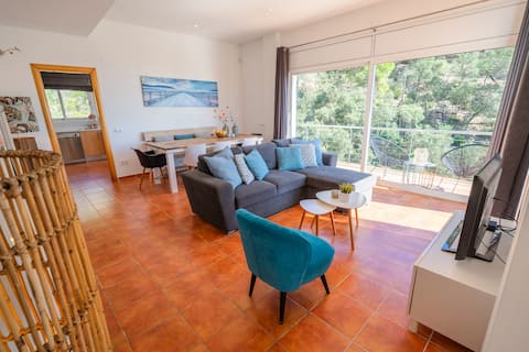 Top Airbnb: Villa Lovely Breeze (7 people), beautiful sea view in Lloret De Mar