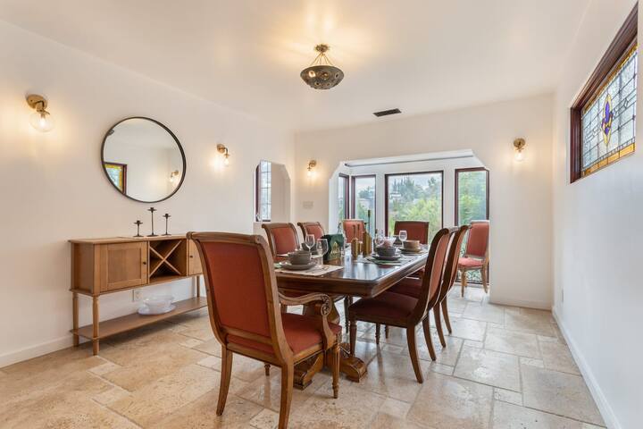 Hollywood Hills 5BR Villa with Incredible Views gallery image 5