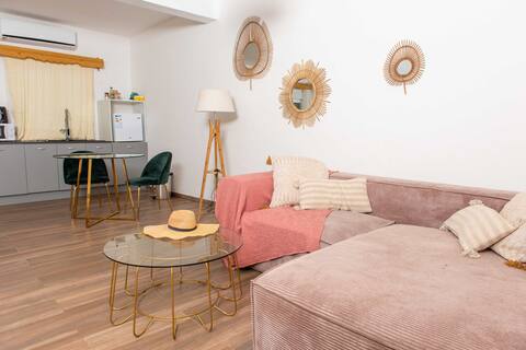 Charming seaside studio - great for couples