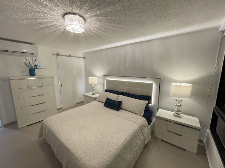 เตียงคิงไซส์สำหรับห้องนอนใหญ่