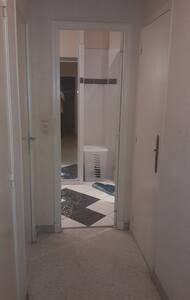 No stairs or steps to enter