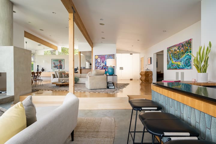 Classic Mid-Century gallery image 5