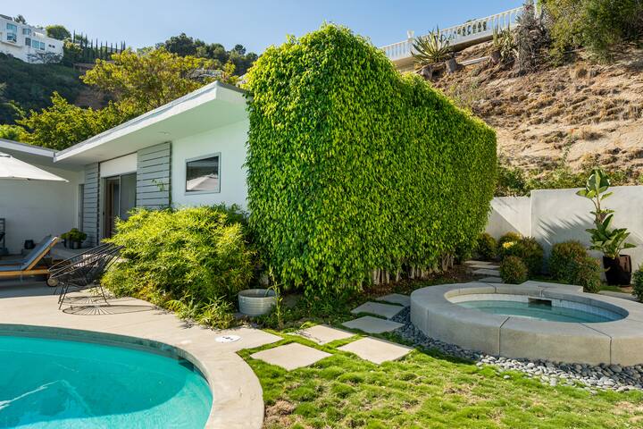 Classic Mid-Century gallery image 4