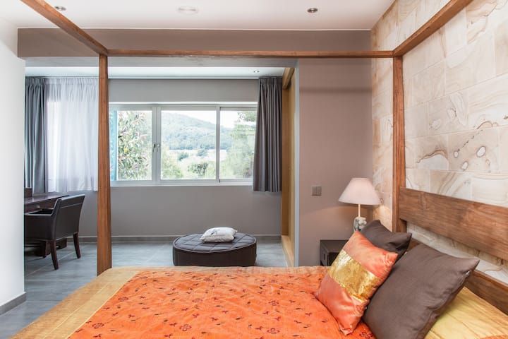 Schlafzimmer 1
