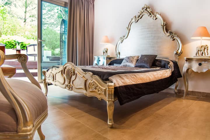 Schlafzimmer 6