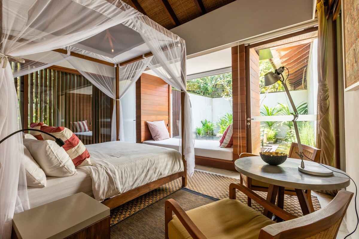 Ogni Villa per gli ospiti dispone di un grande divano letto che la rende adatta come camera familiare