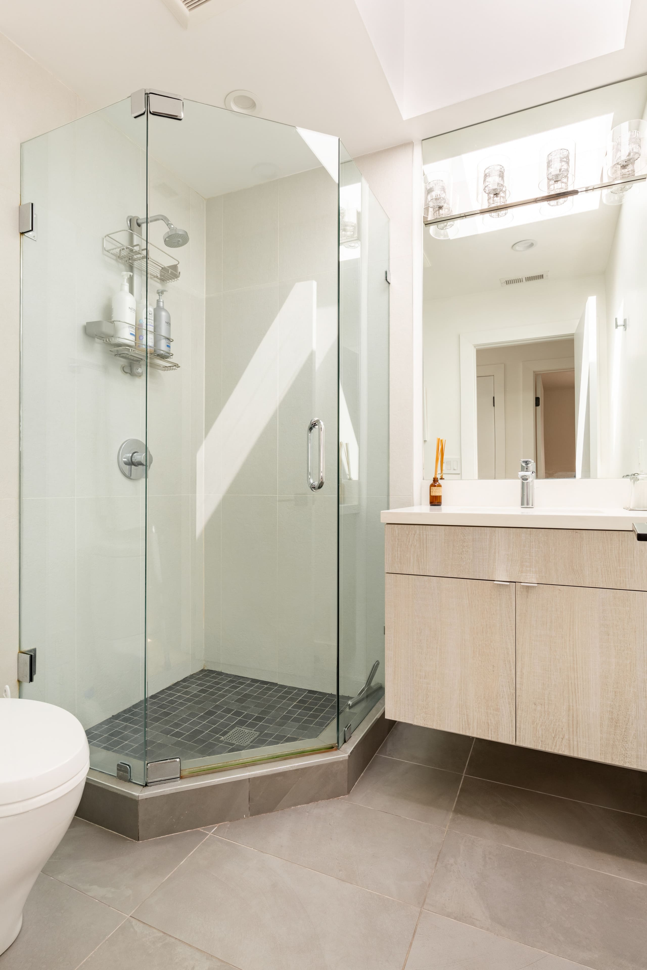 Villa in San Francisco · ★4.6 · 5 bedrooms · 6 beds · 3 baths - Image 24
