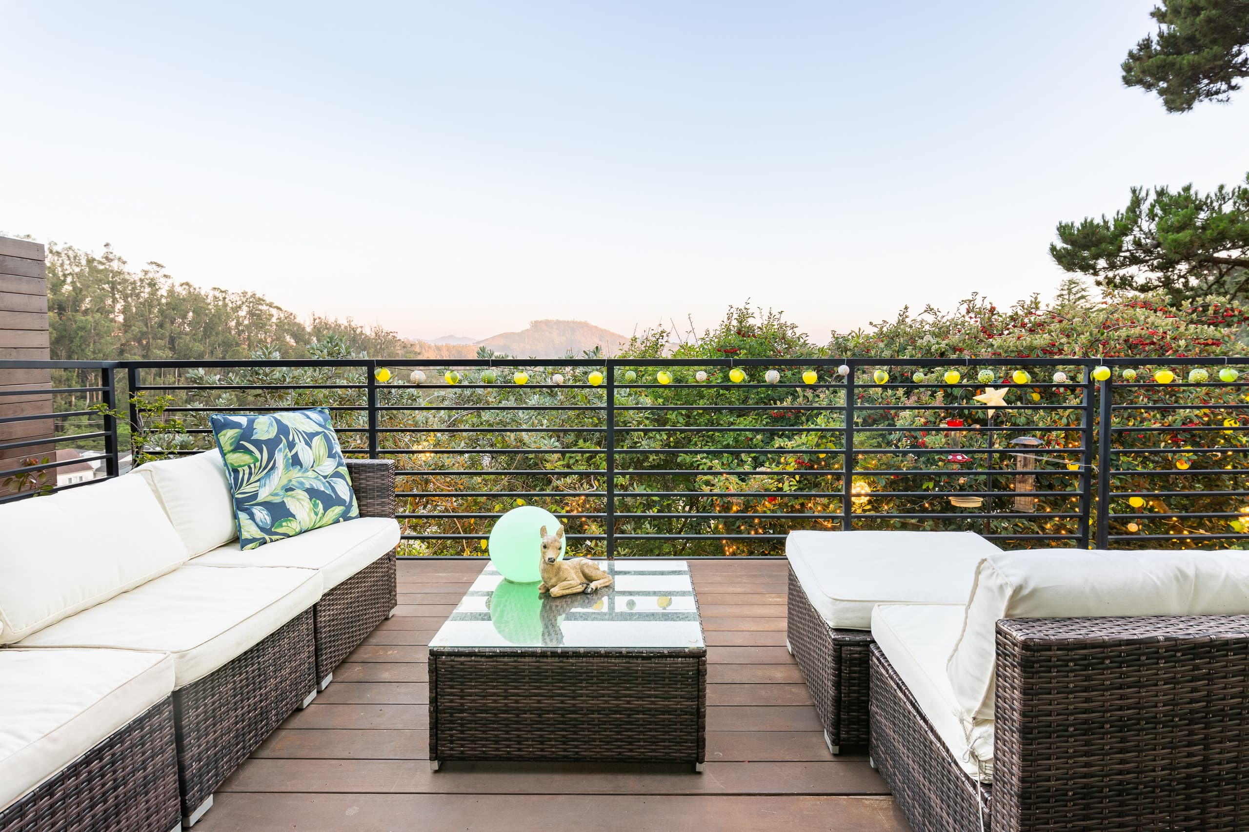 Villa in San Francisco · ★4.6 · 5 bedrooms · 6 beds · 3 baths - Image 2