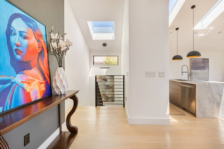 Modern Hilltop Luxe Villa | City View+Nature gallery image 3