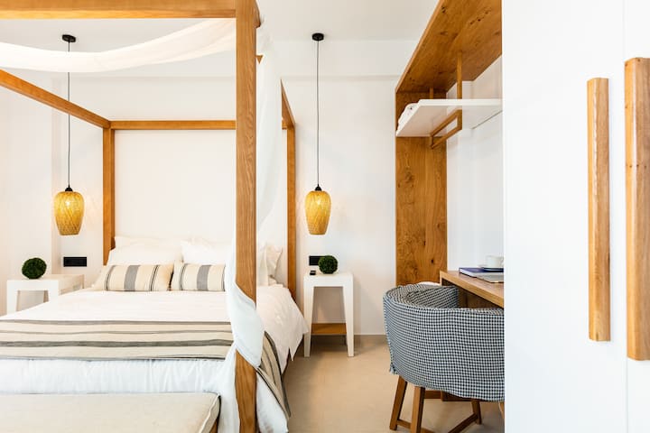 Sol bina birinci kat yatak odası.