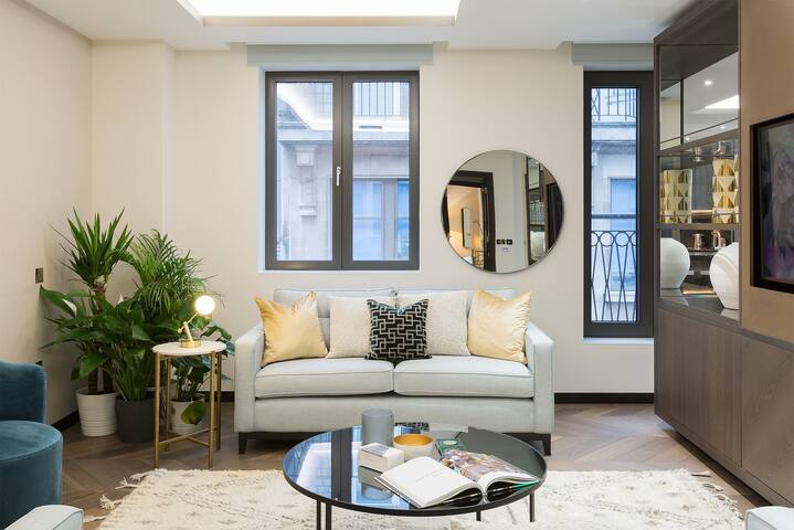 Golden Square Seventeen gallery image 5