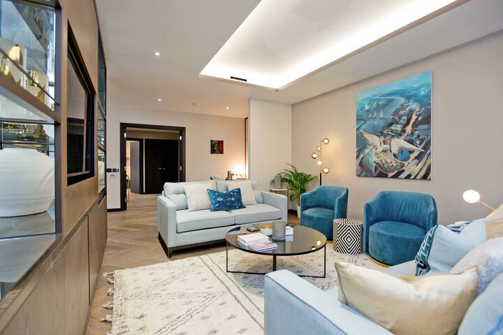 Golden Square Seventeen gallery image 4