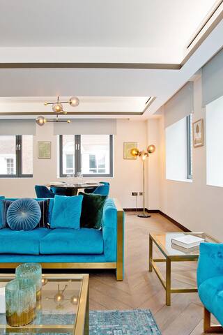 Golden Square Four gallery image 3