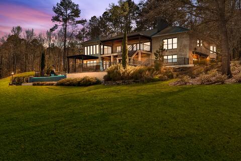 Lakefront Oasis