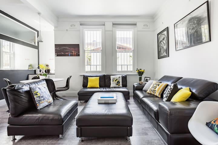 N Y Style Apartment, near Restaurants, Theater & Transport