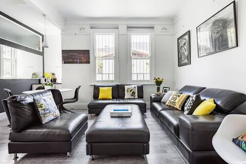 Top Airbnb: N Y Style Apartment, near Restaurants, Theater & Transport in Newtown