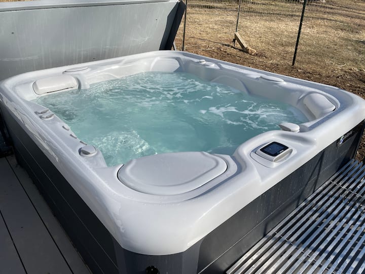 airbnb with a hot tub near nj