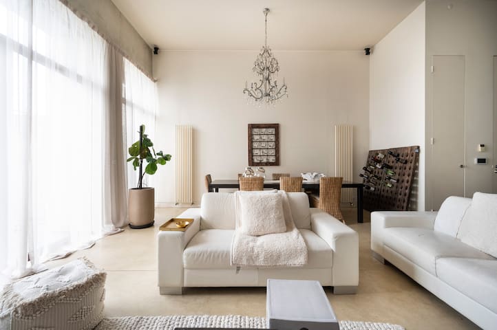 ///ARCHITECTURAL HOME / BEACH /CBD / CAFE PRECINCT