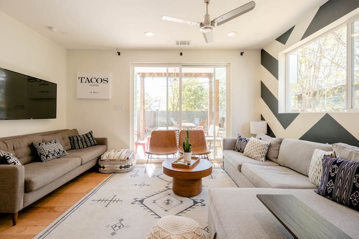 East Austin HotSpot- perfect for groups