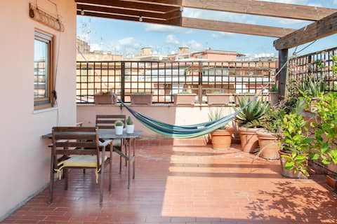 Mini Apartment - Take a siesta on the hammock on the huge plant-filled terrace