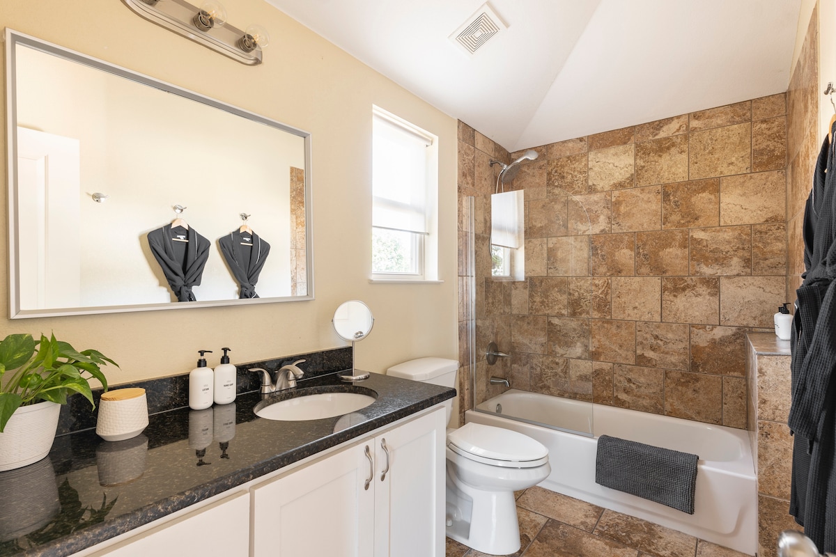 Spacious Retreat in East Downtown