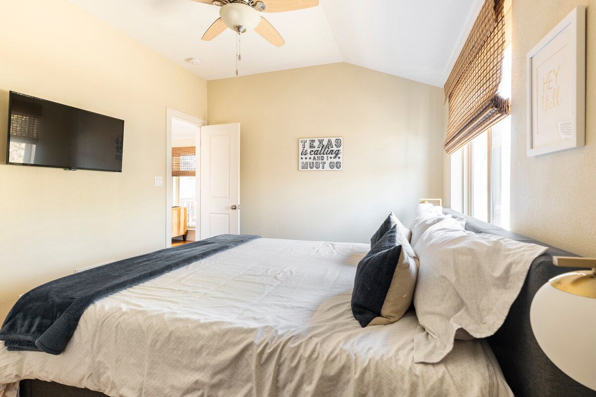 Spacious Retreat in East Downtown