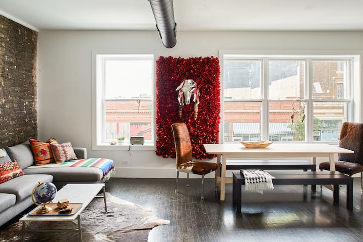 El Motel Dos in Logan Square with grill and patio gallery image 2