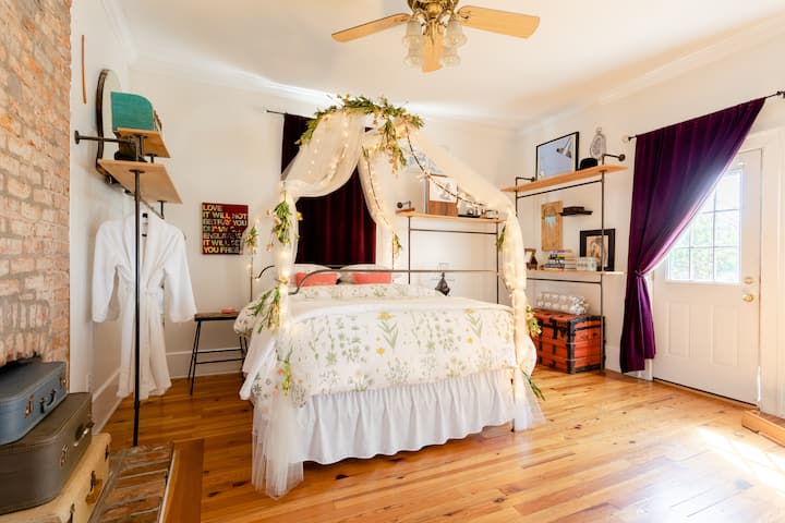 The Historic East Nashville Birdhouse - Houses for Rent in