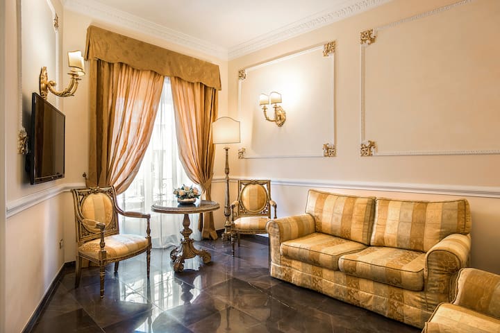 Luxury 3BR Apartment near Spanish Steps